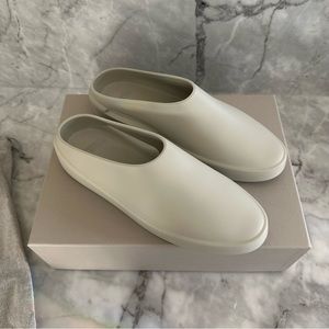 Fear of God foam slides (new in box) size is 43